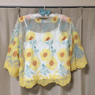 ダブルクローゼット(w closet)の花柄刺繍ブラウス(シャツ/ブラウス(長袖/七分))