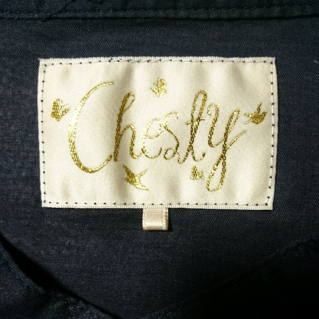 Chesty(チェスティ)のChesty　ビジューシャツ レディースのトップス(シャツ/ブラウス(長袖/七分))の商品写真