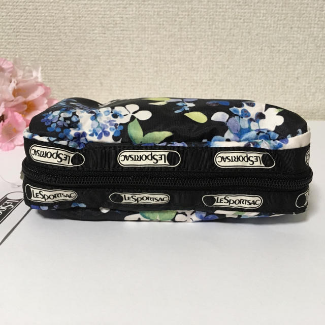 LeSportsac(レスポートサック)の【新品】LESPORTSAC(レスポートサック)☆花柄ポーチ レディースのファッション小物(ポーチ)の商品写真