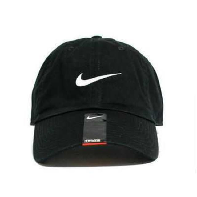 NIKE(ナイキ)の海外モデル★新品！NIKE★ナイキswooshロゴキャップ レディースの帽子(キャップ)の商品写真