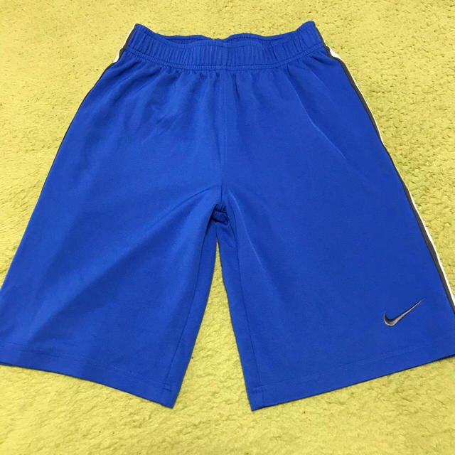 NIKE(ナイキ)のNIKEバスパン 140-150 ブルー キッズ/ベビー/マタニティのキッズ服男の子用(90cm~)(パンツ/スパッツ)の商品写真