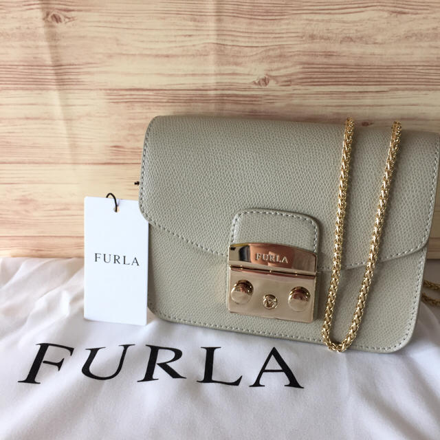 Furla(フルラ)の新作 新色 ☆フルラ メトロポリス チェーンショルダー グレージュ CRETA レディースのバッグ(ショルダーバッグ)の商品写真