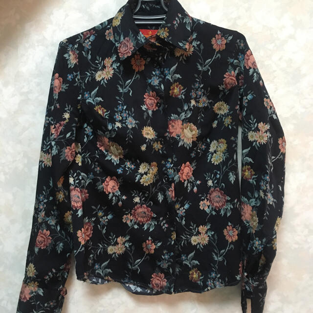 Vivienne Westwood(ヴィヴィアンウエストウッド)のVivienne Westwood 花柄シャツ レディースのトップス(シャツ/ブラウス(長袖/七分))の商品写真