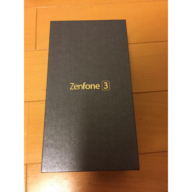 ASUS(エイスース)の新品未開封 ASUS Zenfone3 ZE520KL GOLD 金 国内版 スマホ/家電/カメラのスマートフォン/携帯電話(スマートフォン本体)の商品写真