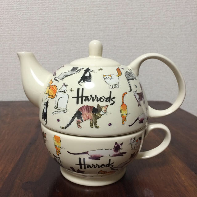 Harrods(ハロッズ)の専用✴︎Harrods ねこ teaポット&カップ インテリア/住まい/日用品のキッチン/食器(グラス/カップ)の商品写真