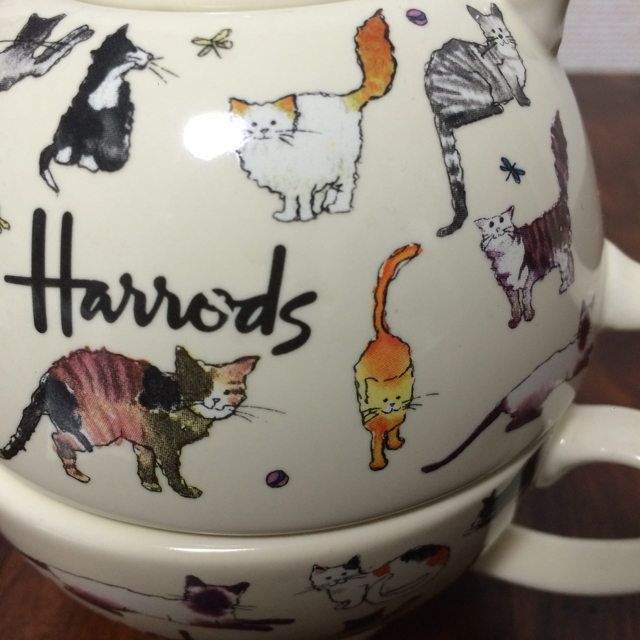 Harrods(ハロッズ)の専用✴︎Harrods ねこ teaポット&カップ インテリア/住まい/日用品のキッチン/食器(グラス/カップ)の商品写真