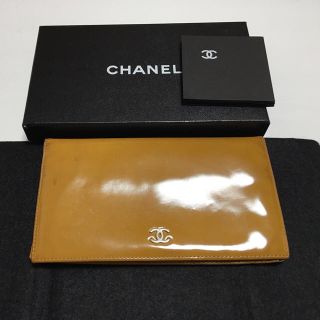 シャネル(CHANEL)のシャネル エナメル 長財布 イエロー 箱付 小銭入れ付き 送料無料 値下げ中(財布)