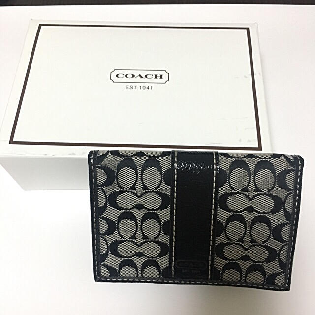 COACH(コーチ)のゆーきゃん様専用　新品  COACH シグネチャー パスケース グレー レディースのファッション小物(名刺入れ/定期入れ)の商品写真