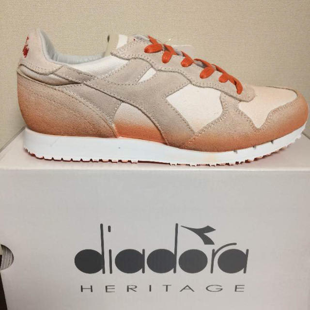 DIADORA(ディアドラ)の新品正規品 EU40 25cm ディアドラ ヘリテージ オレンジグラデーション メンズの靴/シューズ(スニーカー)の商品写真