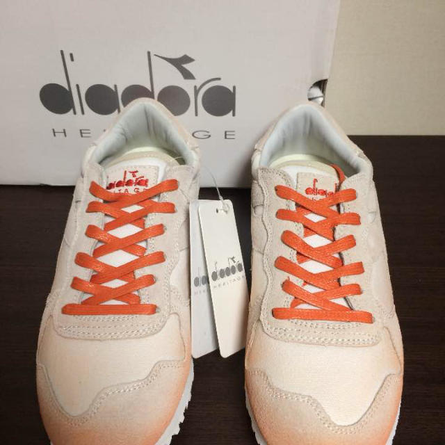 DIADORA(ディアドラ)の新品正規品 EU40 25cm ディアドラ ヘリテージ オレンジグラデーション メンズの靴/シューズ(スニーカー)の商品写真