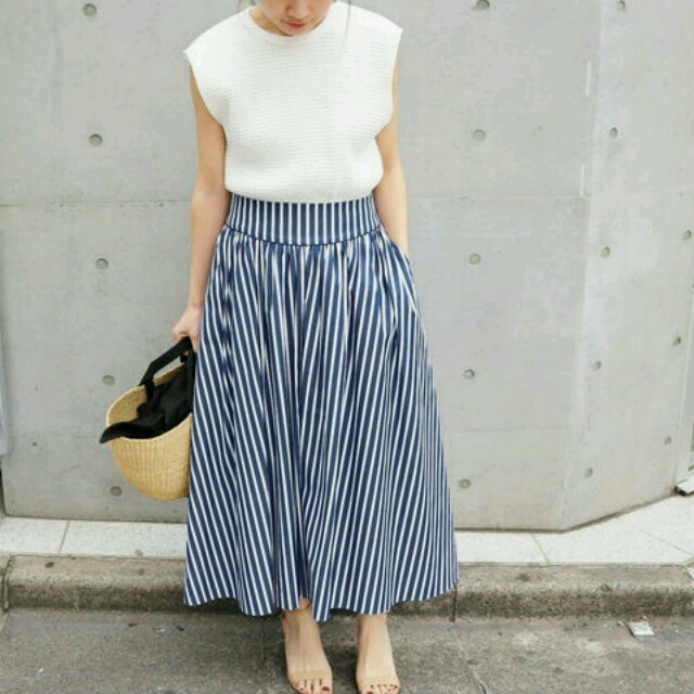 IENA(イエナ)の17SSイエナストライプボリュームスカート36新品 レディースのスカート(ひざ丈スカート)の商品写真