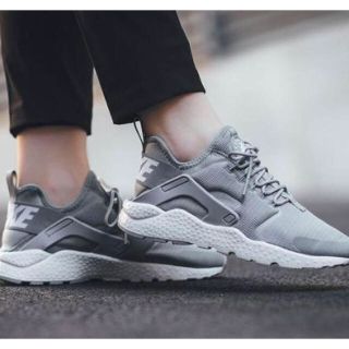 ナイキ(NIKE)のセール！！！NIKE AIR HUARACHE RUN URTLA(スニーカー)