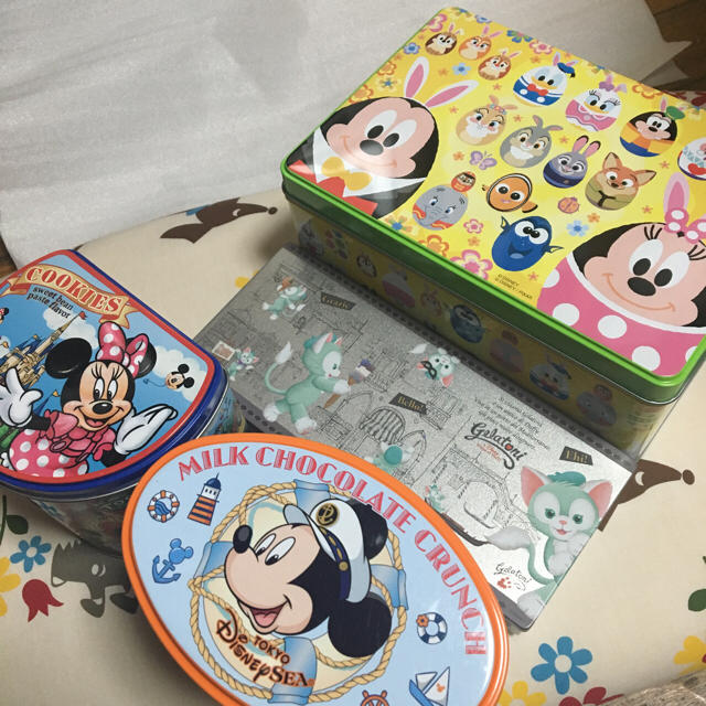 Disney(ディズニー)のディズニー空き缶 4個セット エンタメ/ホビーのおもちゃ/ぬいぐるみ(キャラクターグッズ)の商品写真