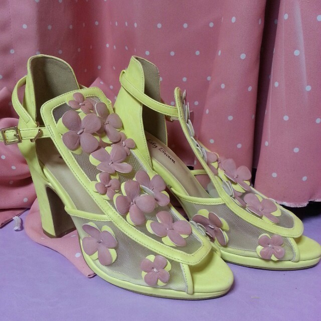 Lily Brown(リリーブラウン)のLilyBrown 3Dフラワーパンプス レディースの靴/シューズ(ハイヒール/パンプス)の商品写真