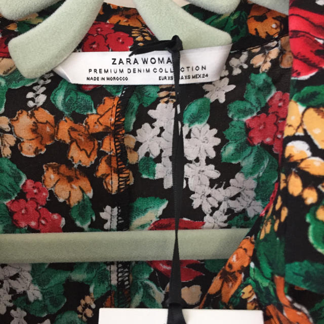 ZARA(ザラ)のZARA 花柄プリント地ワンピース 新品 レディースのワンピース(ロングワンピース/マキシワンピース)の商品写真