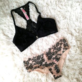 ヴィクトリアズシークレット(Victoria's Secret)の新品　Victoria's Secret PINK ブラレット&ショーツ(ブラ&ショーツセット)