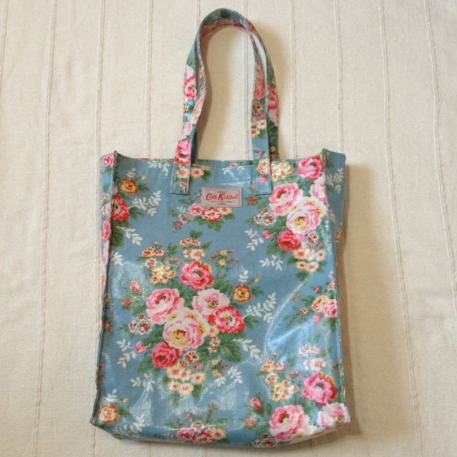 Cath Kidston(キャスキッドソン)の花柄ブックバック<値下げ> レディースのバッグ(トートバッグ)の商品写真