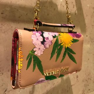 ヴィクトリアズシークレット(Victoria's Secret)のVS 花柄クラッチバッグ♡ショルダーバッグにも♡(クラッチバッグ)