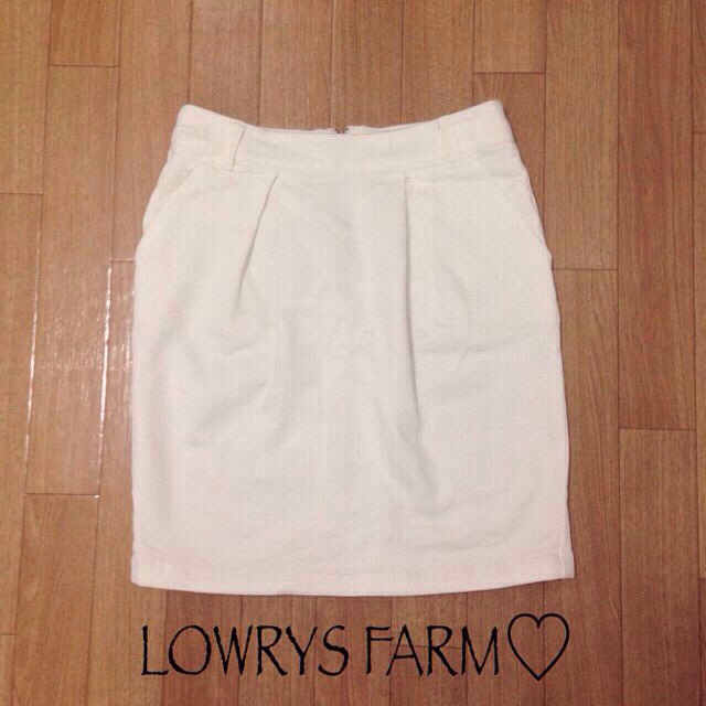 LOWRYS FARM(ローリーズファーム)の今季 ホワイトデニムスカート*着画あり レディースのスカート(ひざ丈スカート)の商品写真