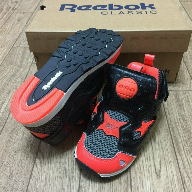 Reebok(リーボック)の《新品未使用》リーボック　キッズ　バーサ　ポンプフューリー　14.0 キッズ/ベビー/マタニティのベビー靴/シューズ(~14cm)(スニーカー)の商品写真