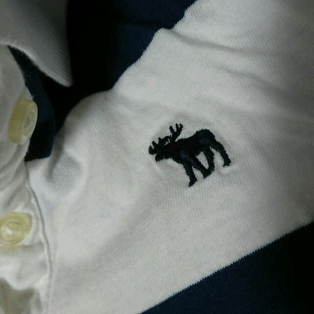 Abercrombie&Fitch(アバクロンビーアンドフィッチ)のアバクロンビーキッズ  ムース刺繍ポロシャツ レディースのトップス(ポロシャツ)の商品写真