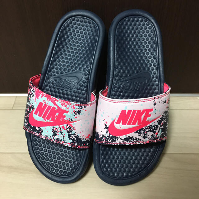 NIKE(ナイキ)のNIKE♡ベナッシ 23cm ピンク レディースの靴/シューズ(サンダル)の商品写真