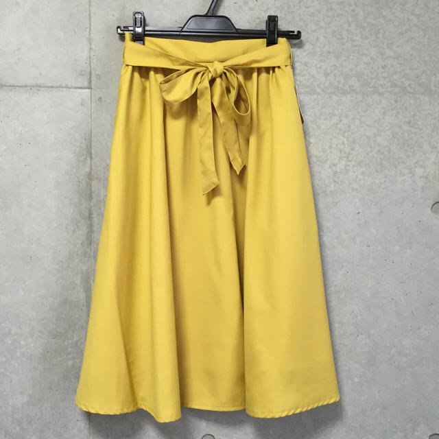 ViS(ヴィス)のイエローフレアスカート レディースのスカート(ひざ丈スカート)の商品写真