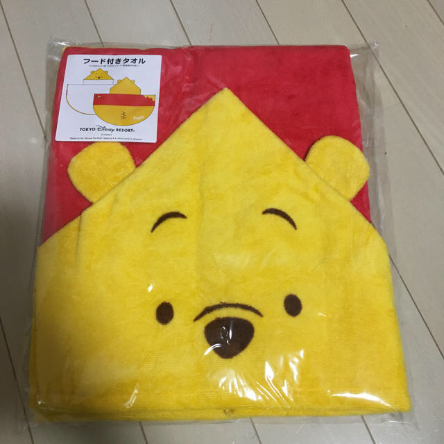 Disney(ディズニー)の専用★プーさん フード付タオル 新品 エンタメ/ホビーのおもちゃ/ぬいぐるみ(キャラクターグッズ)の商品写真