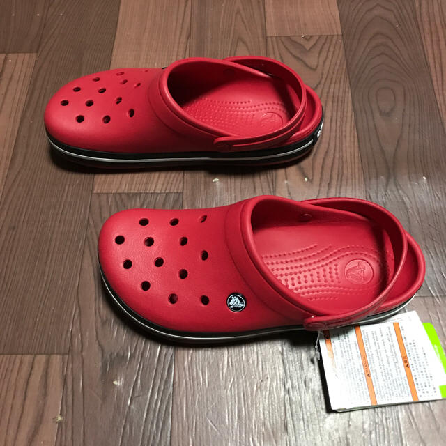 crocs(クロックス)の激安 クロックス サンダル 28cm レッド ブラック クロスバンド メンズの靴/シューズ(サンダル)の商品写真