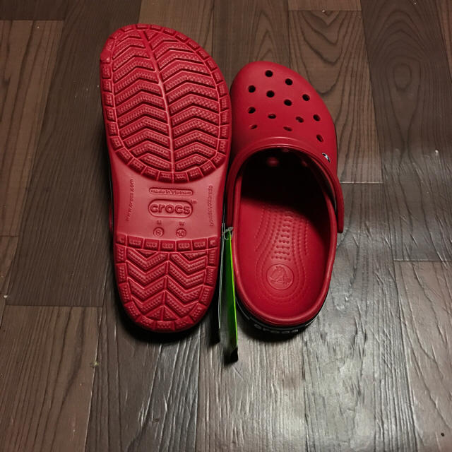 crocs(クロックス)の激安 クロックス サンダル 28cm レッド ブラック クロスバンド メンズの靴/シューズ(サンダル)の商品写真