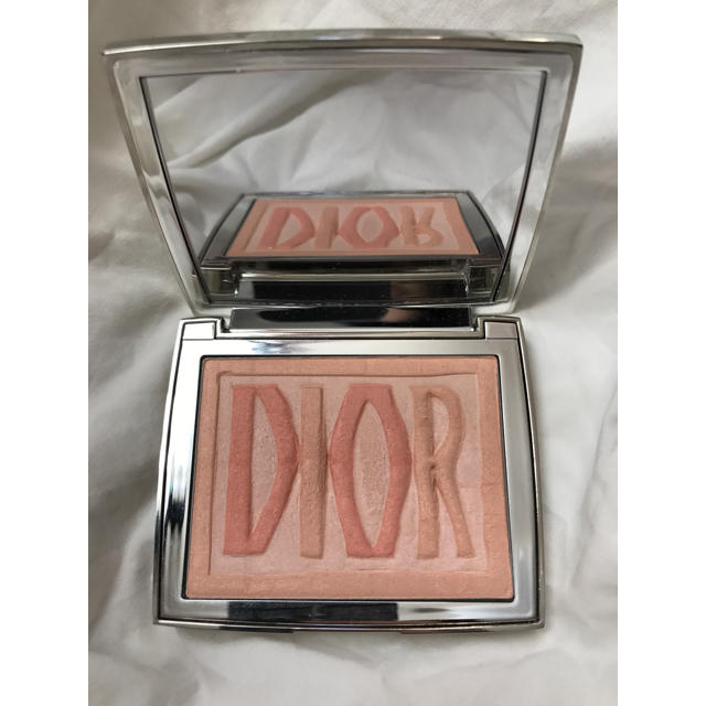 Dior(ディオール)のDior ディオール パレットアンテンポレル フェイスパウダー 限定色 012 コスメ/美容のベースメイク/化粧品(フェイスパウダー)の商品写真