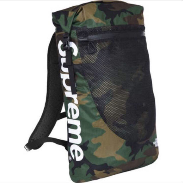 Supreme(シュプリーム)のカモ supreme × TNF waterproof backpack メンズのバッグ(バッグパック/リュック)の商品写真