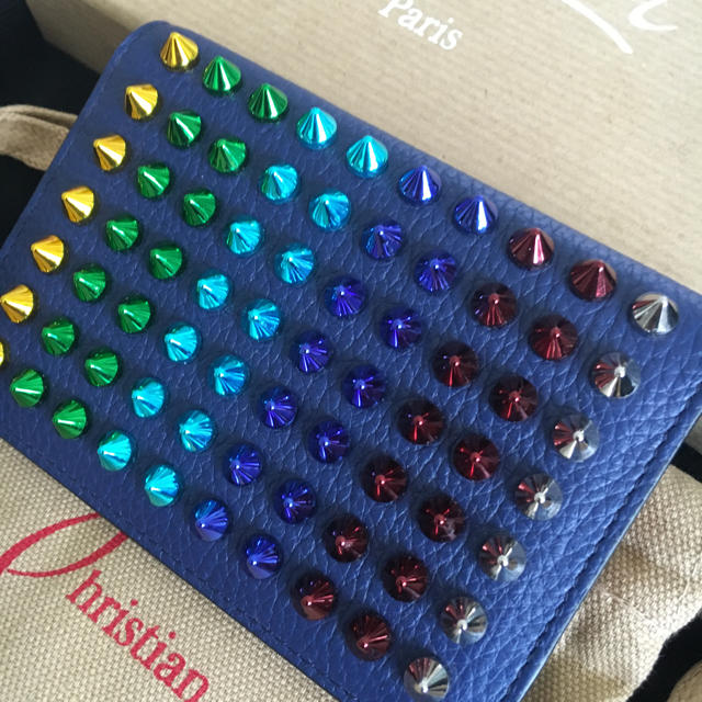 クリスチャンルブタン☆カラフルスタッズが素敵なカードケース