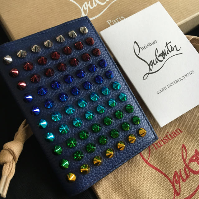 Christian Louboutin(クリスチャンルブタン)のクリスチャンルブタン☆カラフルスタッズが素敵なカードケース メンズのファッション小物(名刺入れ/定期入れ)の商品写真