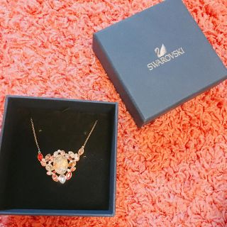 スワロフスキー(SWAROVSKI)のピンクビジューネックレス(ネックレス)