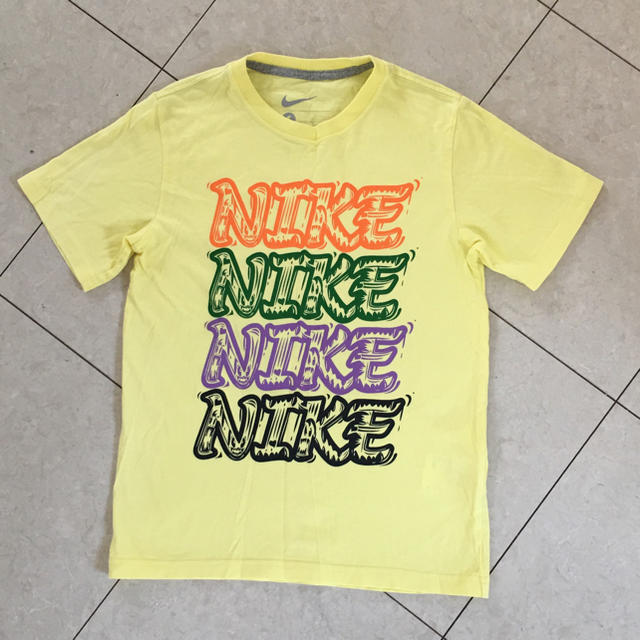 NIKE(ナイキ)のナイキ 140 S Tシャツ 2枚セット キッズ/ベビー/マタニティのキッズ服男の子用(90cm~)(Tシャツ/カットソー)の商品写真