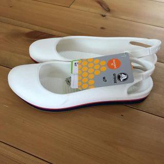 クロックス(crocs)のクロックスサンダル新品w7 23センチ(サンダル)