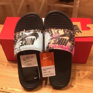 ナイキ(NIKE)の☆新品☆NIKE BENASSI JDI ベナッシ 花柄 ブルー系 24cm(サンダル)