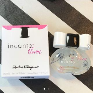 サルヴァトーレフェラガモ(Salvatore Ferragamo)の新品 インカントブルーム香水30ml(香水(女性用))