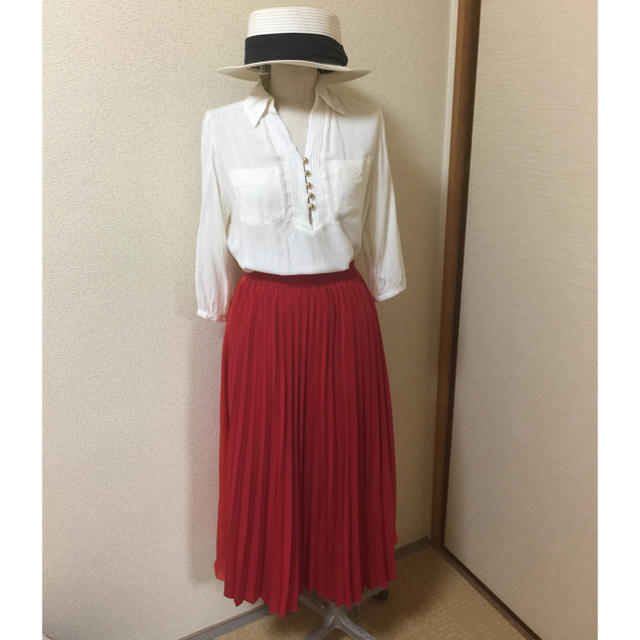 ROSE BUD(ローズバッド)の赤プリーツロングスカート レディースのスカート(ロングスカート)の商品写真