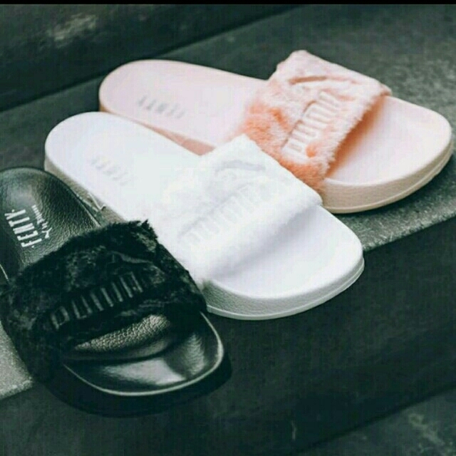 PUMA(プーマ)のPUMA リアーナ コラボ ファーサンダル レディースの靴/シューズ(サンダル)の商品写真