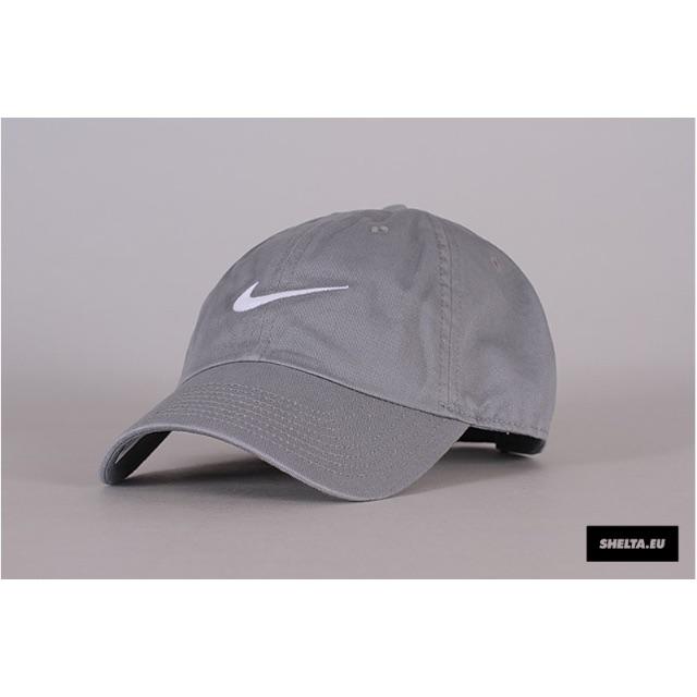 NIKE(ナイキ)の海外モデル★新品！NIKE★ナイキswooshロゴキャップ グレー レディースの帽子(キャップ)の商品写真