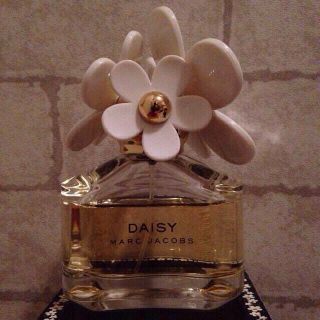 マークジェイコブス(MARC JACOBS)のDAISY (MARC JACOBS)(香水(女性用))