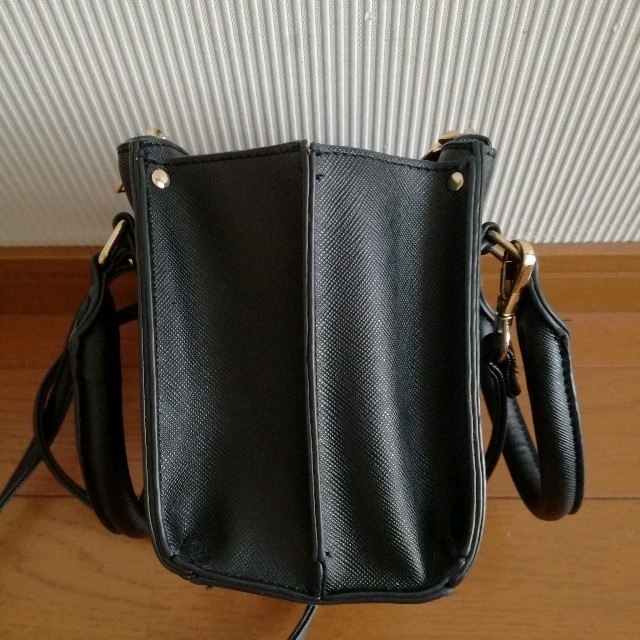 しまむら(シマムラ)のしまむら　ショルダーバッグ　ミニ　黒　ブラック　ハンドバッグ　タッセル付き レディースのバッグ(ショルダーバッグ)の商品写真