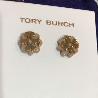 トリーバーチ(Tory Burch)のトリーバーチ ピアス ベージュ ロゴ(ピアス)