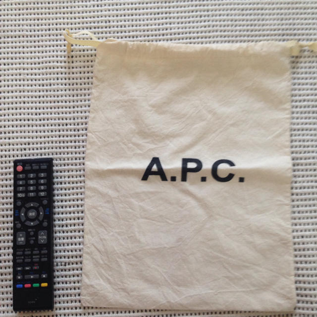 A.P.C(アーペーセー)の巾着 レディースのファッション小物(その他)の商品写真