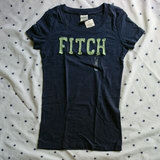 アバクロンビーアンドフィッチ(Abercrombie&Fitch)の【新品】アバクロ  グリーンアップリケ ロゴTシャツ(Tシャツ(半袖/袖なし))