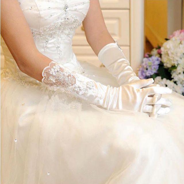お花とスパンコールのサテングローブ [G7] レディースのフォーマル/ドレス(ウェディングドレス)の商品写真