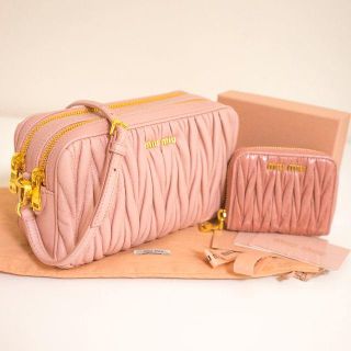 ミュウミュウ(miumiu)ののーら様専用★MIUMIU　マテラッセミニ財布コインケース美品★(コインケース)