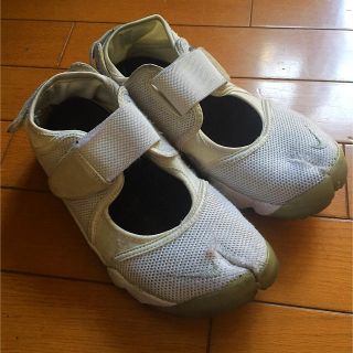 ナイキ(NIKE)のNIKE エアリフトAIR RIFT 24cm 白(スニーカー)